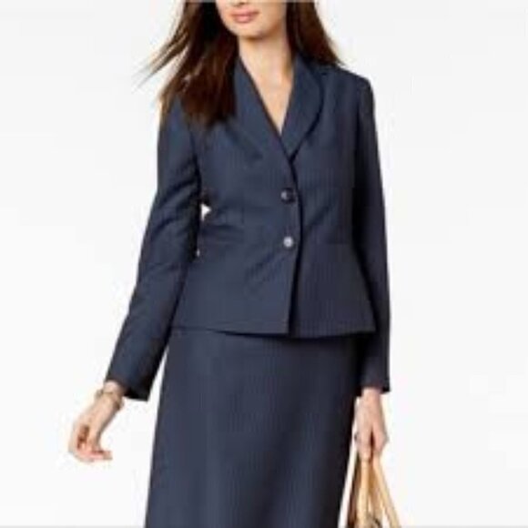 NWT Calvin Klein Pinstriped Woman Suit Size 6 - Picture 1 of 9